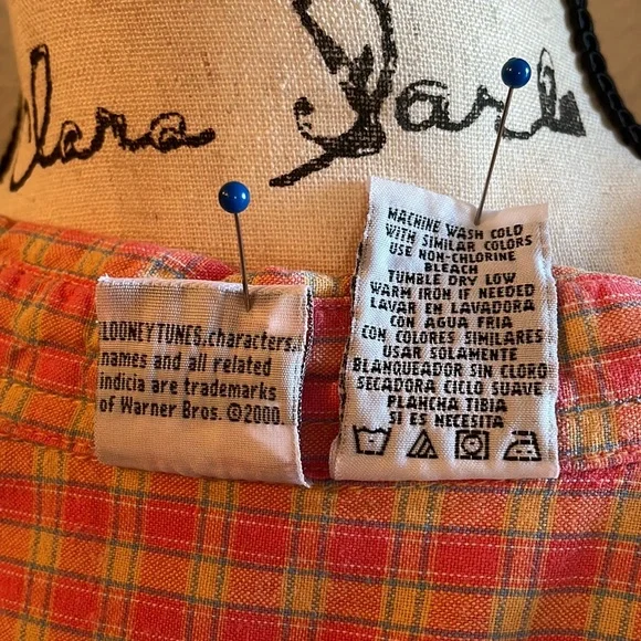 Tweety collared button down sleeveless top. Sz small - Picture 12 of 12